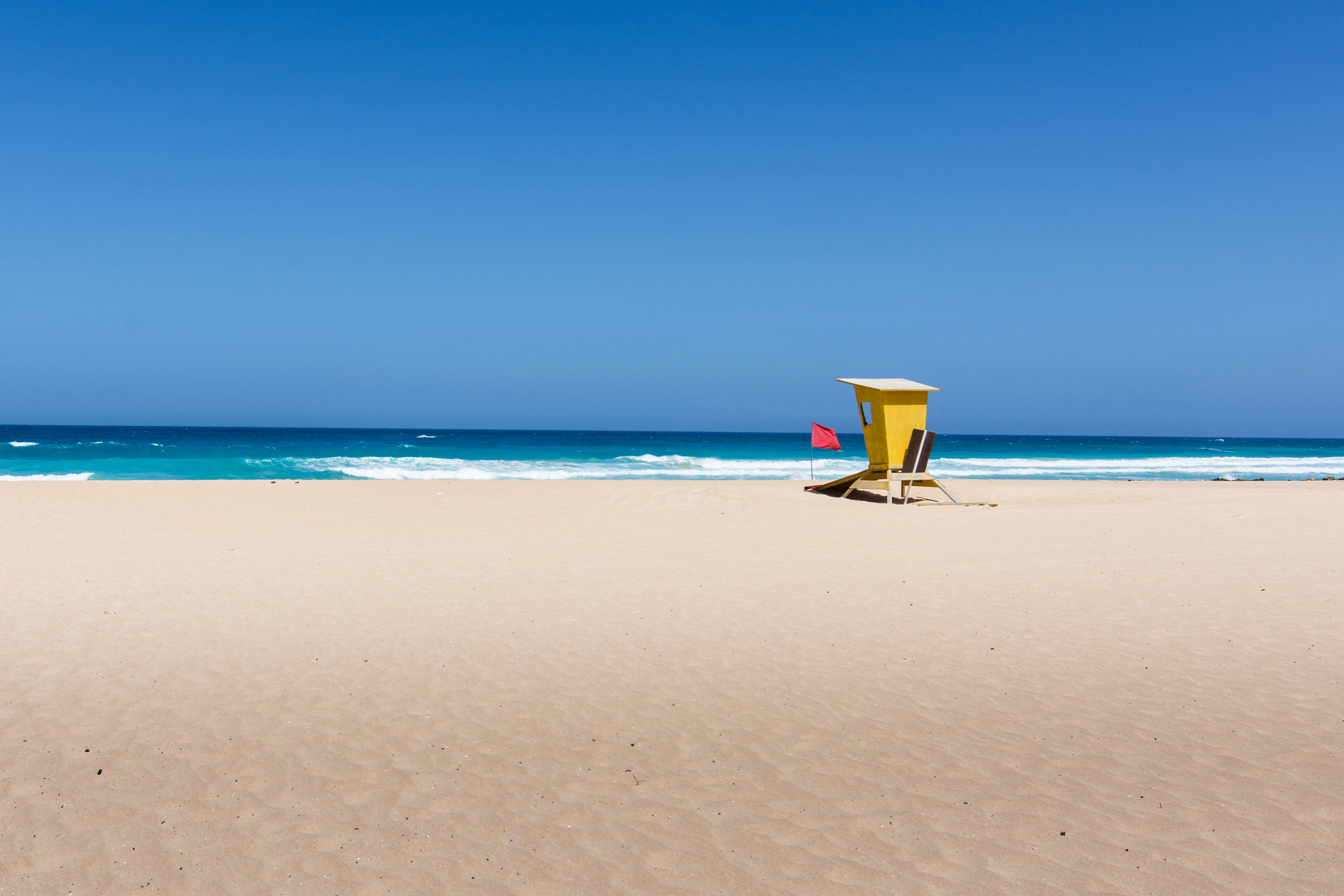 yellow wooden lifeguard stall